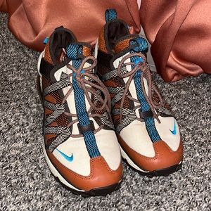 Nike bowfin sneakers